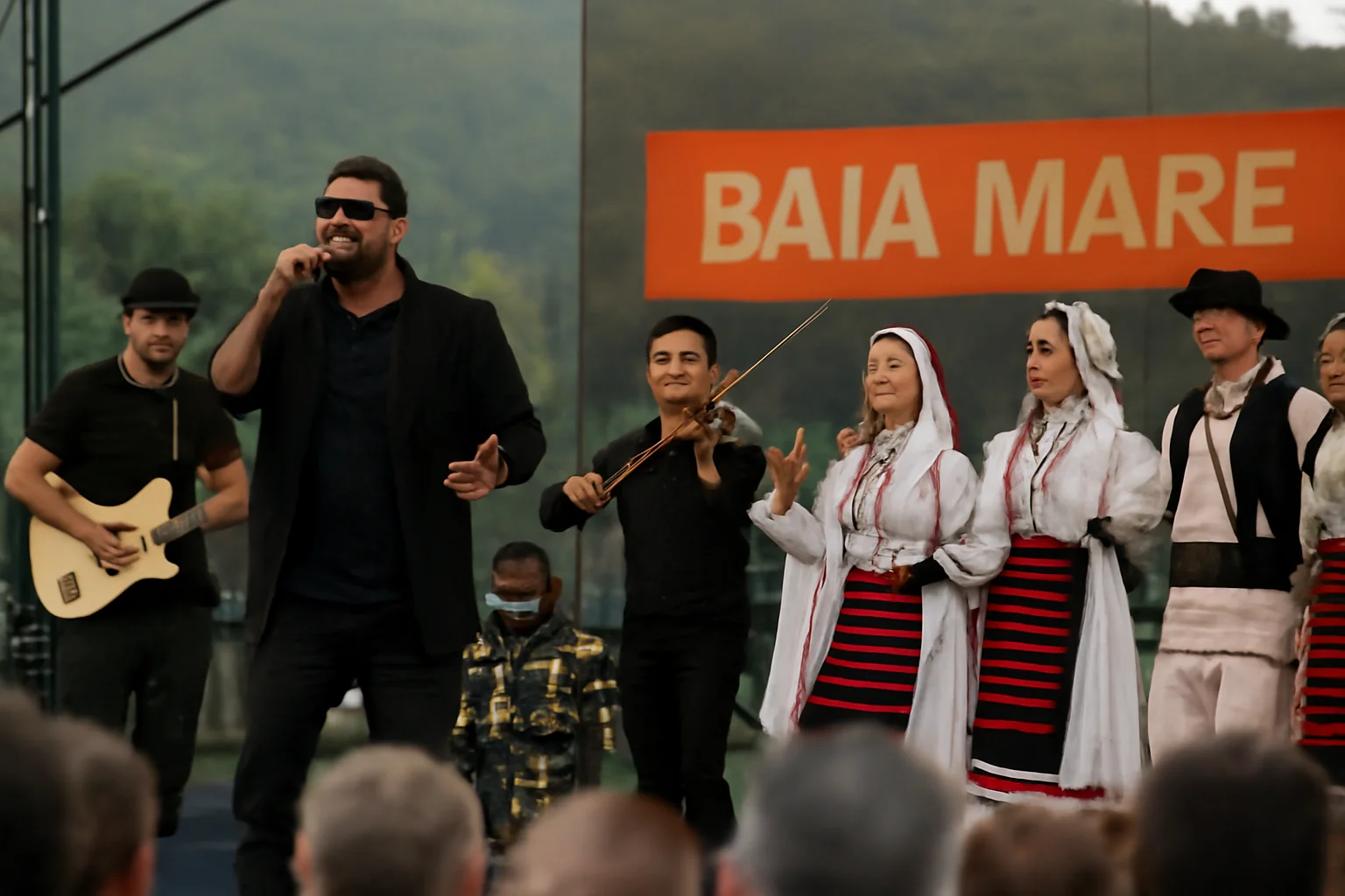 Concertul „Noi ne potrivim” ajunge la Baia Mare: Connect-R Live Band și Ansamblul „Transilvania”, pe scena Sălii Polivalente