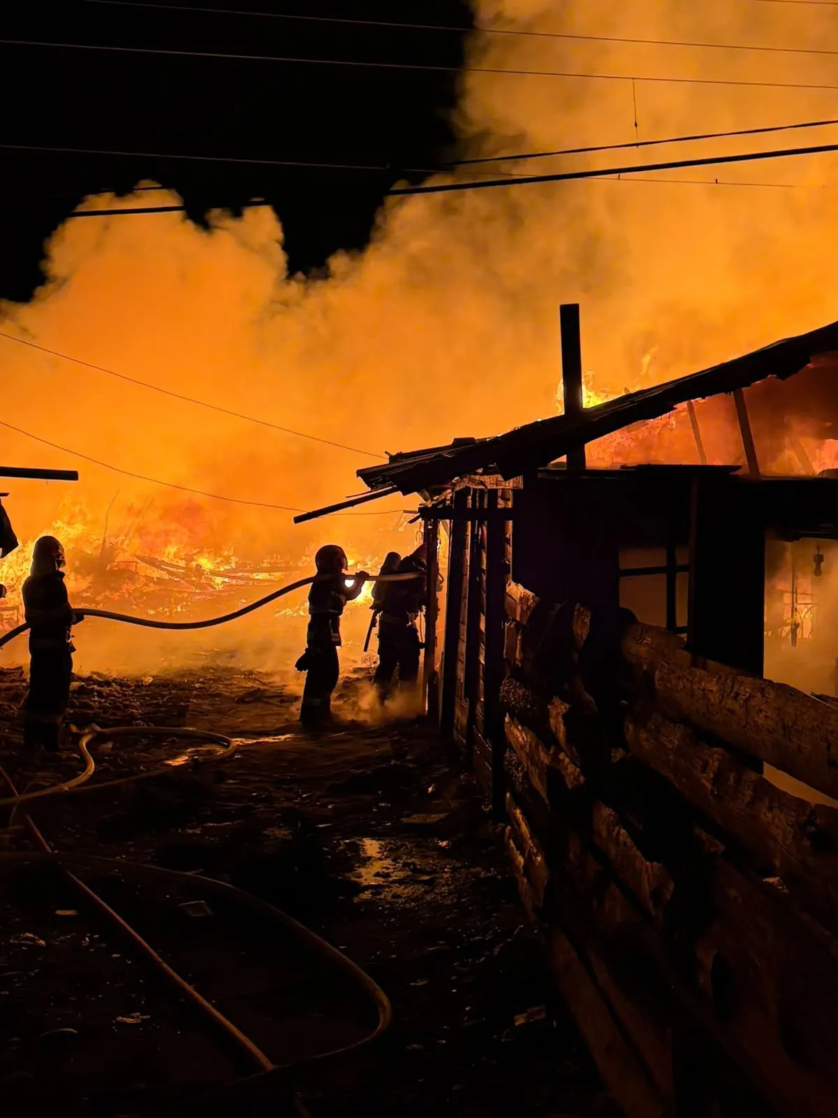 Incendiu în Craica, Baia Mare: un hectar afectat, peste 30 de pompieri